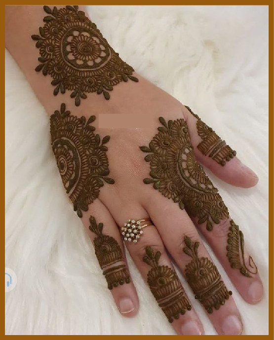 Ring to bracelet linked back hand mehndi design aesthetic Ring to bracelet linked back hand mehndi design aesthetic
