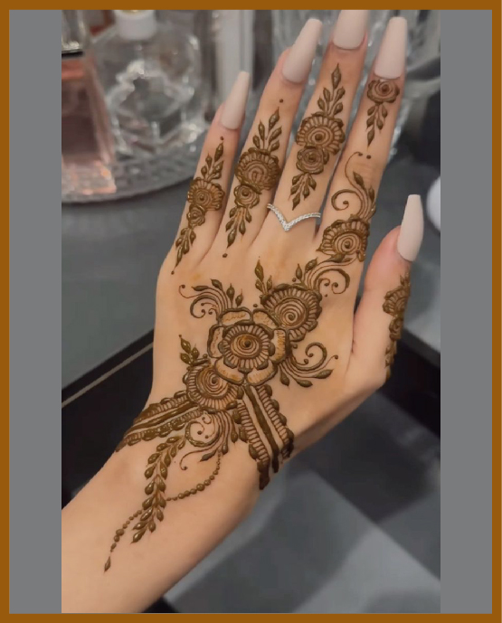 Semi-circle layered aesthetic back hand mehndi Semi-circle layered aesthetic back hand mehndi
