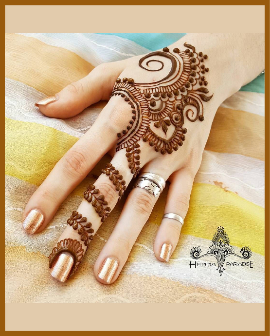 Spiral and dot aesthetic back hand mehndi design Spiral and dot aesthetic back hand mehndi design
