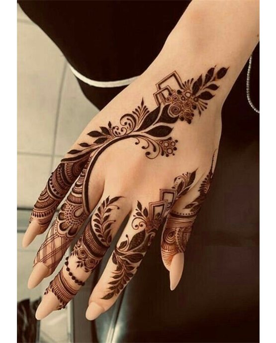 Band Feather Spread Using Back Hand Mehndi Design Band Feather Spread Using Back Hand Mehndi Design