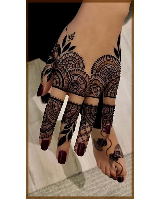 Cultural Arch And Medallion Along Back Hand Mehndi Design Cultural Arch And Medallion Along Back Hand Mehndi Design