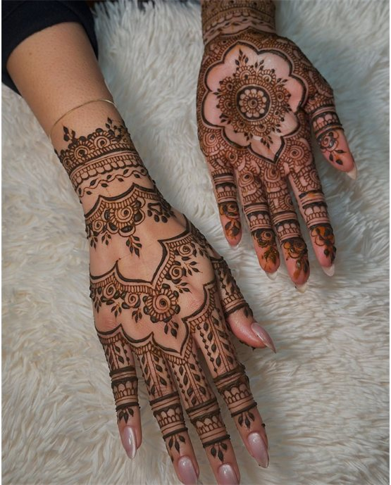 Curvy Trail On Tassel Back Hand Mehndi Design Curvy Trail On Tassel Back Hand Mehndi Design