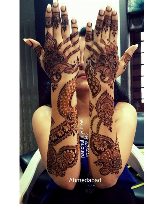 Delicate Fan Back Hand Mehndi Design Pattern Delicate Fan Back Hand Mehndi Design Pattern