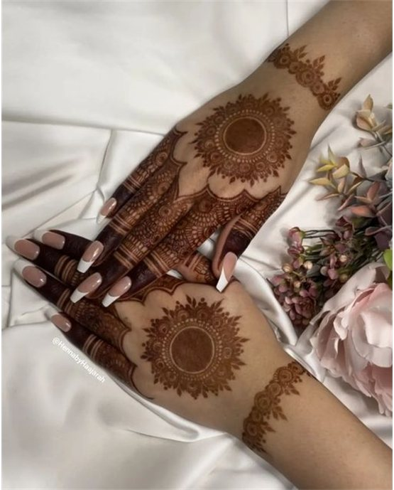 Diamond Inspired Glamorous Back Hand Mehndi Design Diamond Inspired Glamorous Back Hand Mehndi Design