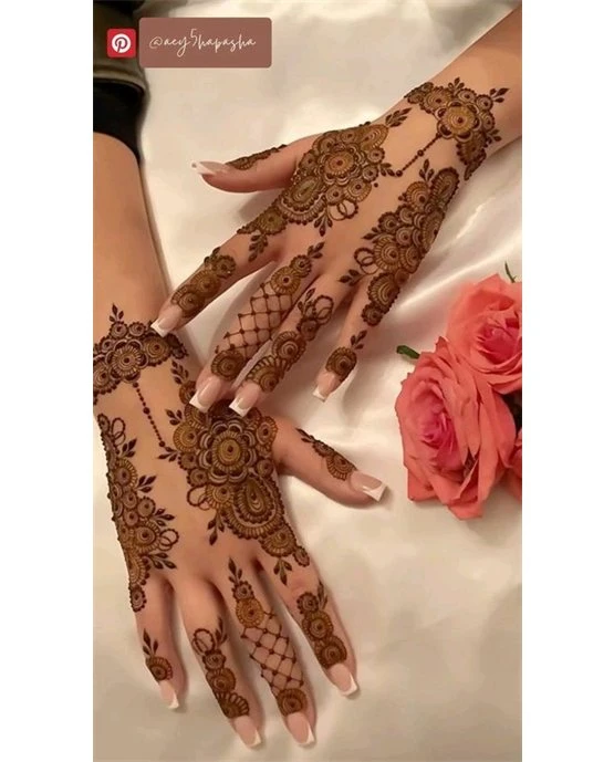 Grand Arrow With Heart Along Back Hand Mehndi Design Grand Arrow With Heart Along Back Hand Mehndi Design
