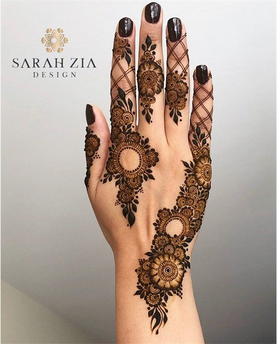 Mesh Fan Structure Blending Into Back Hand Mehndi Design Mesh Fan Structure Blending Into Back Hand Mehndi Design
