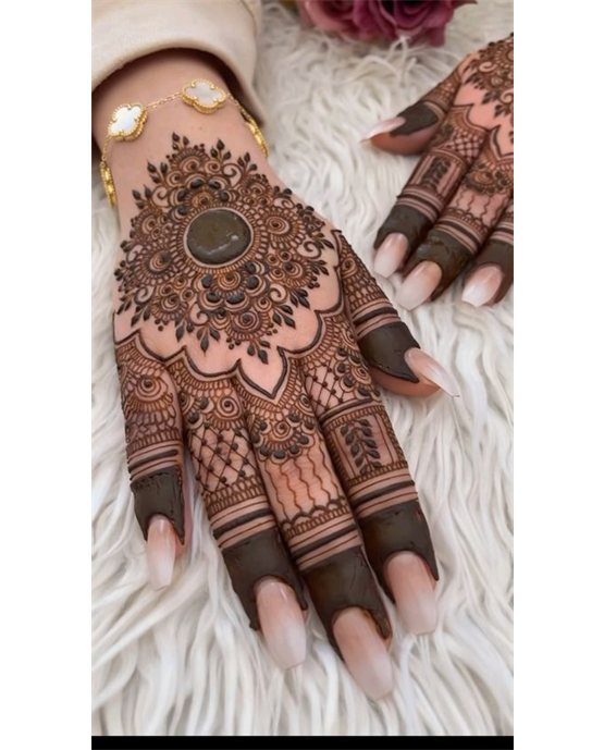 Minimal Bead With Plait Featuring Back Hand Mehndi Design Minimal Bead With Plait Featuring Back Hand Mehndi Design