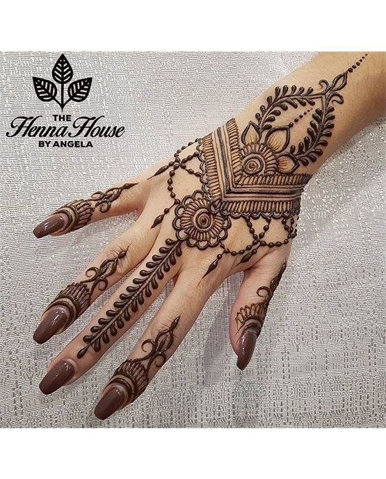 Minimal Sketch Back Hand Mehndi Design Arrangement Minimal Sketch Back Hand Mehndi Design Arrangement