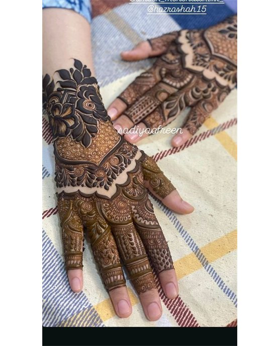 Net Contrast Flow Blending Into Back Hand Mehndi Design Net Contrast Flow Blending Into Back Hand Mehndi Design