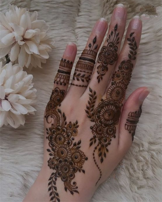 Ornate Peacock Accent Blending Into Back Hand Mehndi Design Ornate Peacock Accent Blending Into Back Hand Mehndi Design