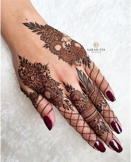 Pendant And Spiral Graceful Back Hand Mehndi Design Theme Pendant And Spiral Graceful Back Hand Mehndi Design Theme