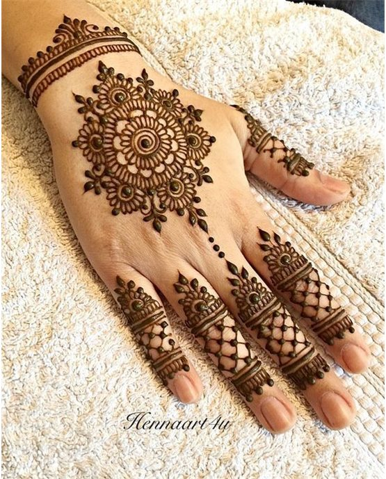 Ruffle And Anklet Detailed Back Hand Mehndi Design Outline Ruffle And Anklet Detailed Back Hand Mehndi Design Outline