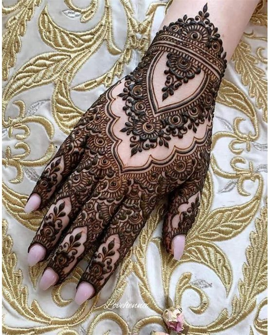 Scallop Inspired Layered Back Hand Mehndi Design Scallop Inspired Layered Back Hand Mehndi Design