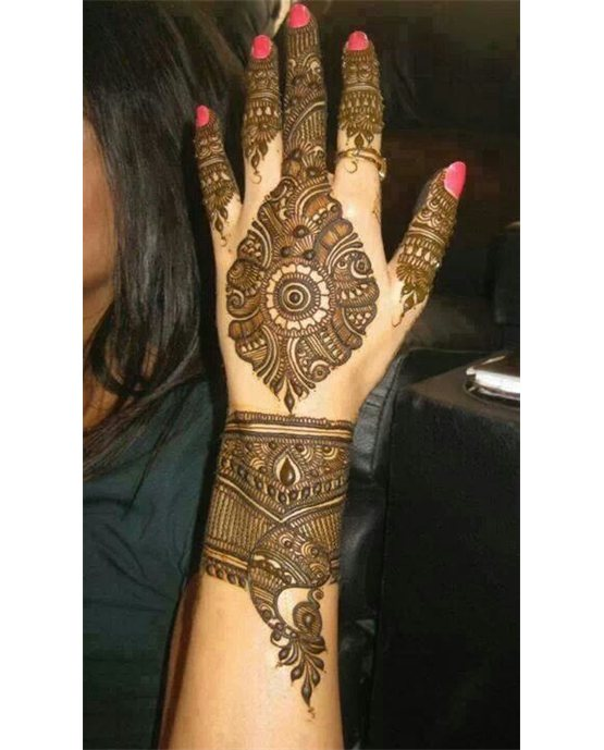 Stunning Design Blending Into Curves Back Hand Mehndi Design Stunning Design Blending Into Curves Back Hand Mehndi Design