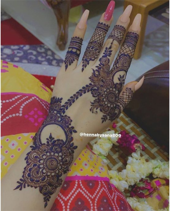 Tile Inspired Charming Back Hand Mehndi Design Tile Inspired Charming Back Hand Mehndi Design