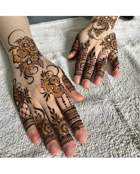Unique Detailing Blending Into Highlight Back Hand Mehndi Design Unique Detailing Blending Into Highlight Back Hand Mehndi Design
