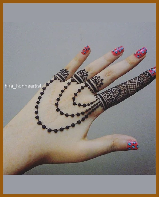 Back hand flow curves in modern mehndi design Back hand flow curves in modern mehndi design
