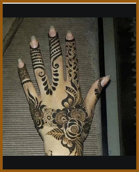 Bold chain straps in modern back hand mehndi design Bold chain straps in modern back hand mehndi design