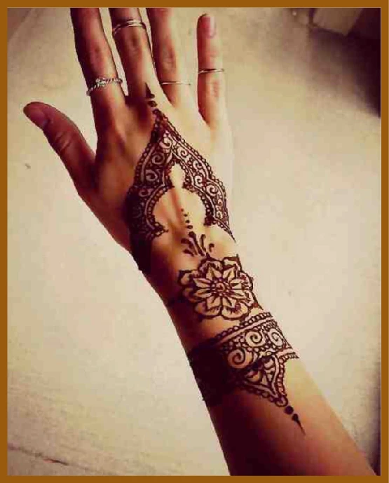 Bracelet inspired chain in modern back hand mehndi design Bracelet inspired chain in modern back hand mehndi design