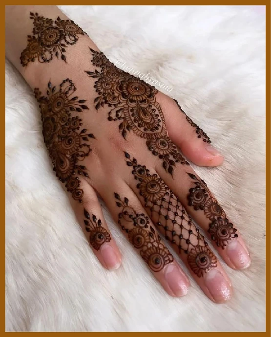 Chain drops from wrist in modern back hand mehndi design Chain drops from wrist in modern back hand mehndi design