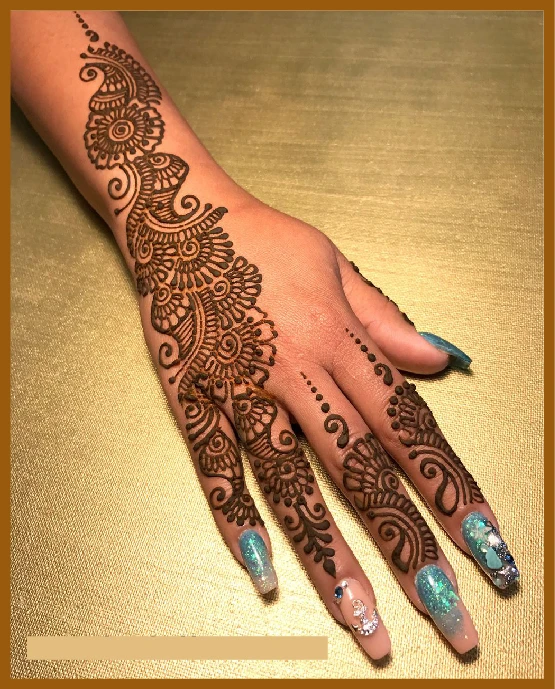 Chain stitch styled modern back hand mehndi design Chain stitch styled modern back hand mehndi design