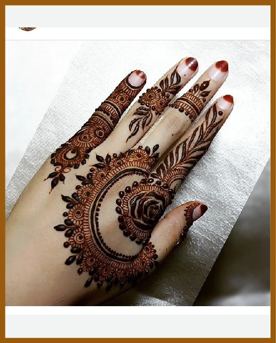 Decorative chain links for modern back hand mehndi design Decorative chain links for modern back hand mehndi design