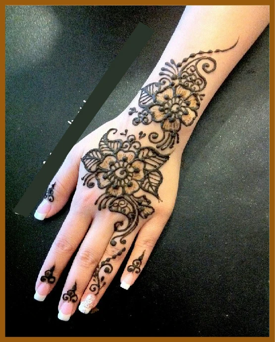 Floral chain pattern in modern back hand mehndi design Floral chain pattern in modern back hand mehndi design