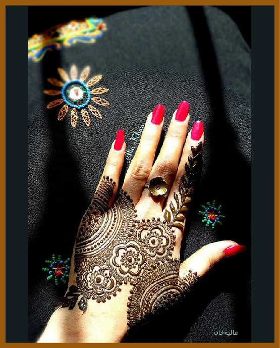 Floral chain wrap for modern back hand mehndi design Floral chain wrap for modern back hand mehndi design