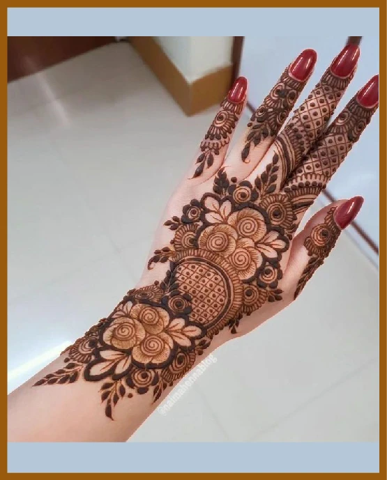 Flowers chain block patterns in modern back hand mehndi design Flowers chain block patterns in modern back hand mehndi design