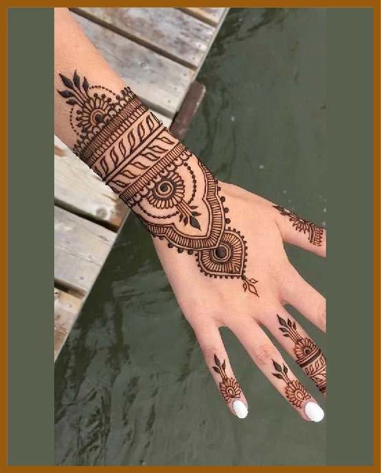 Geometric pattern lines in modern back hand mehndi design Geometric pattern lines in modern back hand mehndi design