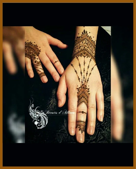 Minimalist net chains in modern back hand mehndi design Minimalist net chains in modern back hand mehndi design
