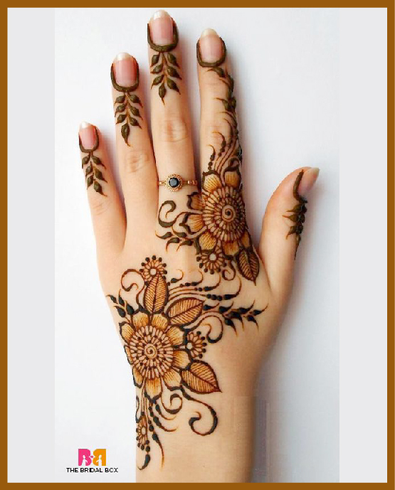 Star bunches styling in modern back hand mehndi design Star bunches styling in modern back hand mehndi design