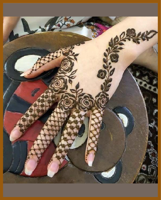 Stylish netted chain in modern back hand mehndi design Stylish netted chain in modern back hand mehndi design