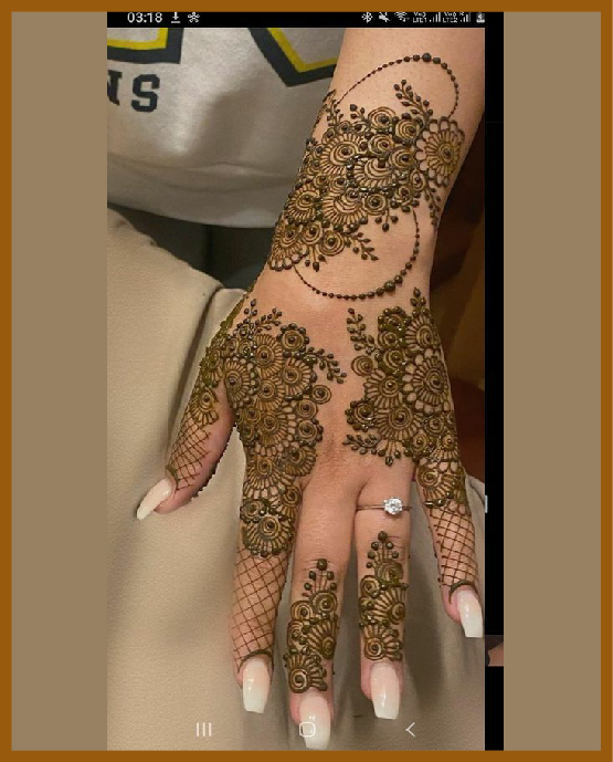 Twisting vine-like modern back hand mehndi design Twisting vine-like modern back hand mehndi design