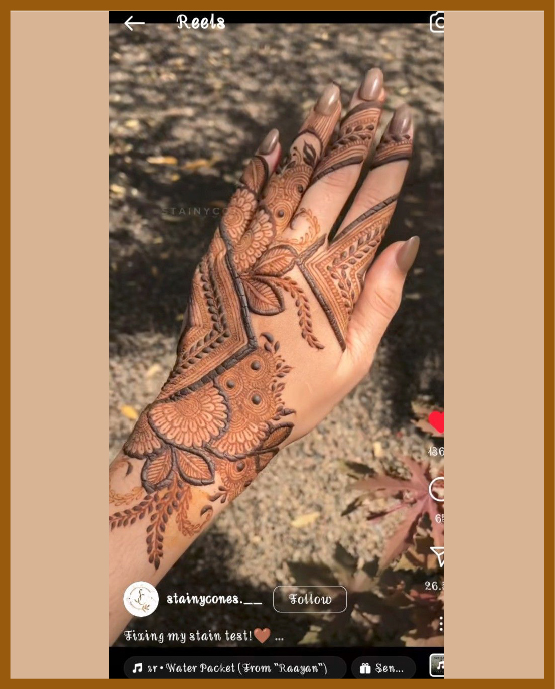 Zigzag chain and dots in modern back hand mehndi design Zigzag chain and dots in modern back hand mehndi design
