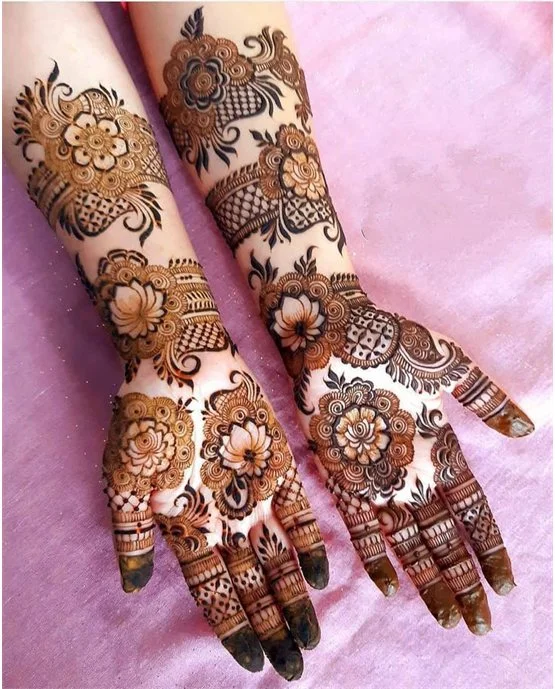 Beautiful Pathway Using Jasmine Bridal Mehndi Design