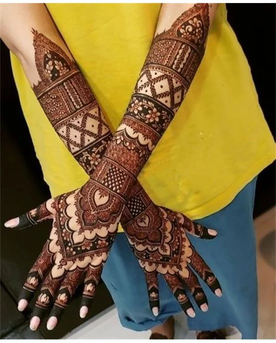 Classy Tassel Finish Using Bridal Mehndi Design