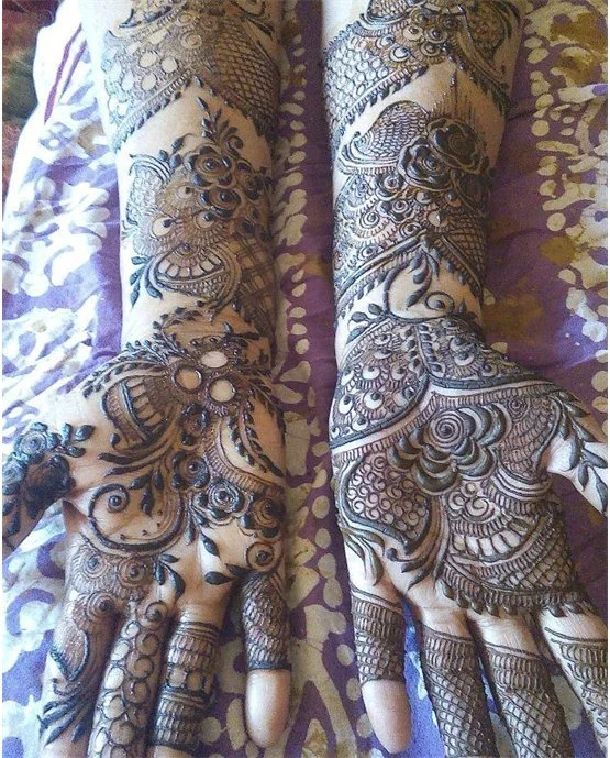 Crescent And Bloom Charming Bridal Mehndi Design Symmetry