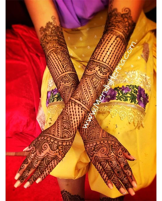 Detailed Fan With Cluster Covering Bridal Mehndi Design