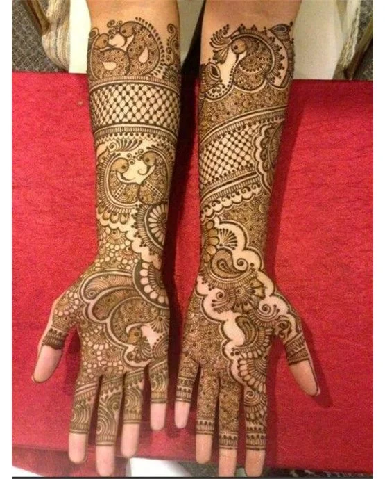 Flowing Symmetry On Cluster Bridal Mehndi Design