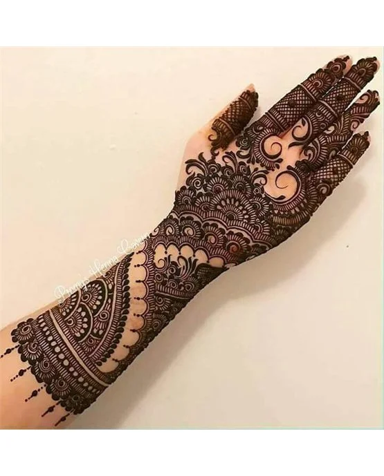 Heavy Motif With Outline Featuring Bridal Mehndi Design