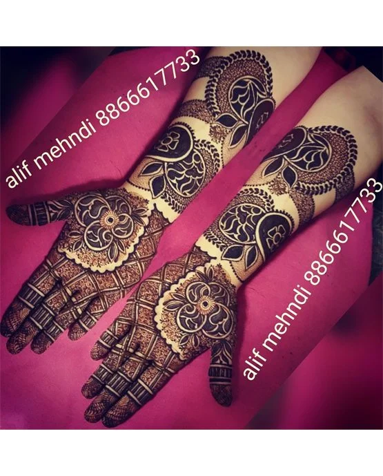 Majestic Swirl Bridal Mehndi Design Theme