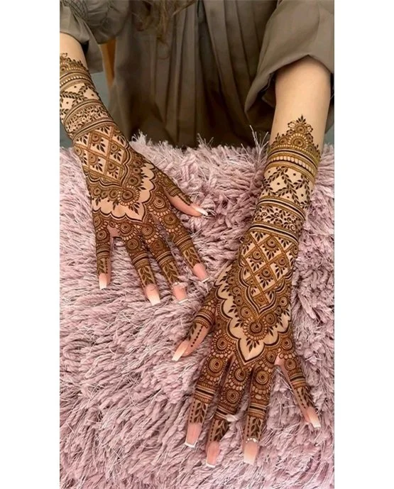 Neat Border And Filigree Featuring Bridal Mehndi Design