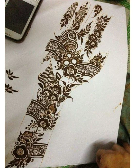 Pretty Frame Framework Using Bridal Mehndi Design