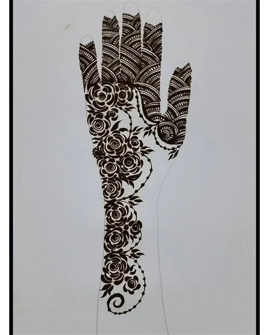 Scallop Garland Accent Blending Into Bridal Mehndi Design