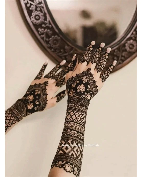 Sketch And Scallop Luxurious Bridal Mehndi Design Art