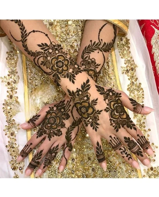 Sleek Orchid With Fusion Along Bridal Mehndi Design