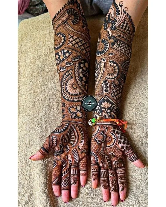 Stunning Overlay Touch Blending Into Bridal Mehndi Design