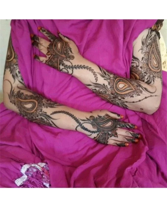 Twist And Loop Intricate Bridal Mehndi Design Formation