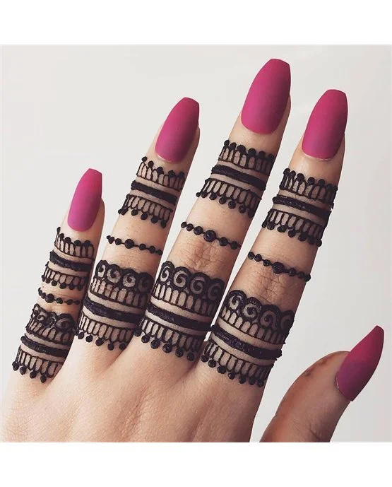 Classy Bangle Ring Finger Mehndi Design Effect